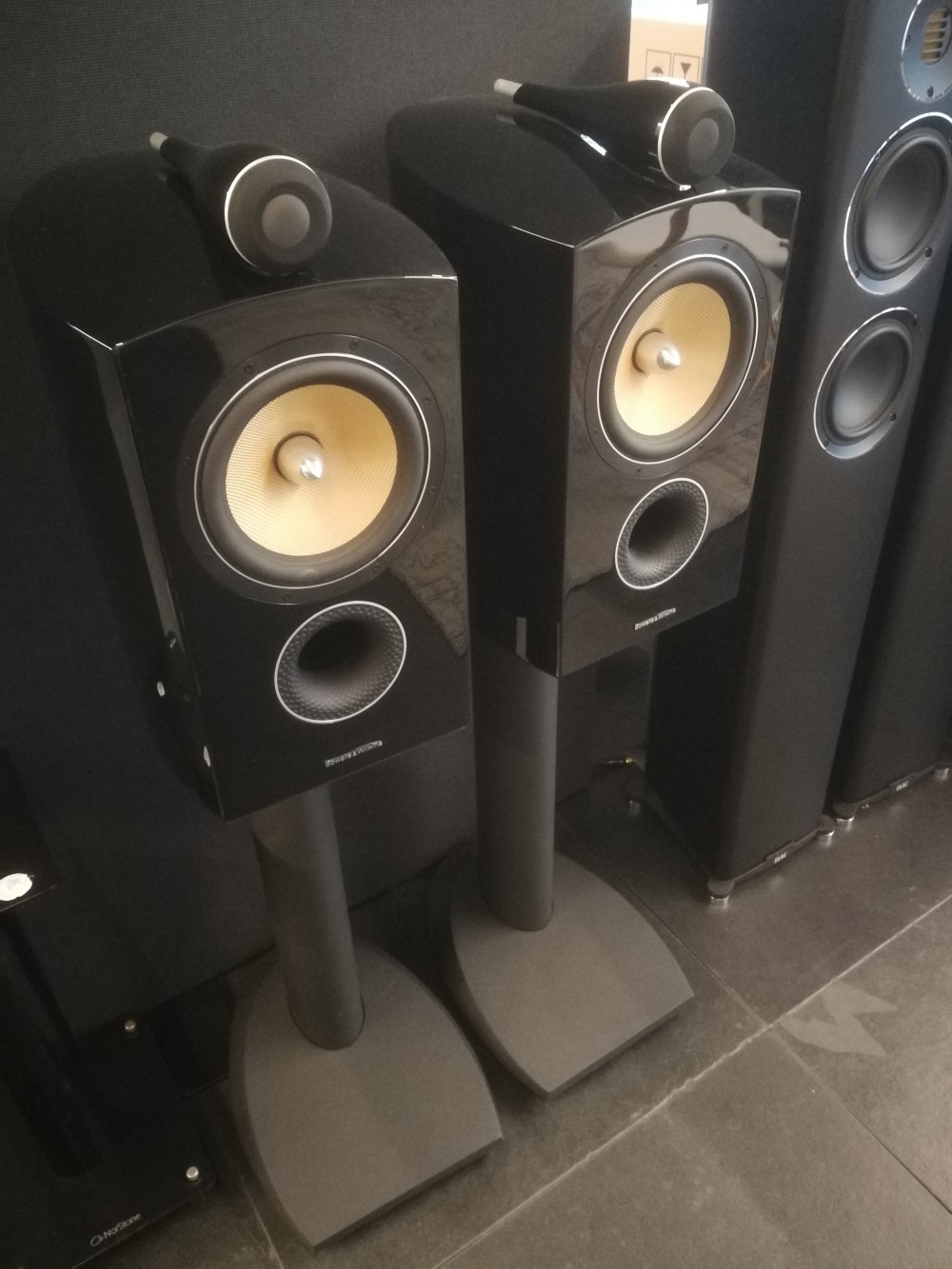Bowers and Wilkins 805D + stands